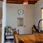 Maria-anna Traditional Island House بيت للعطل