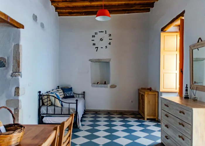 Maria-anna Traditional Island House * Parikia (Paros)